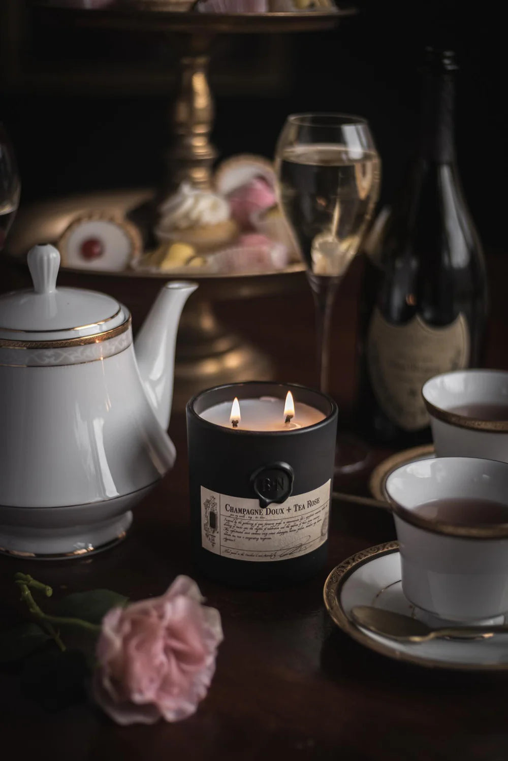 Champagne Doux & Tea Rose Candle 330g