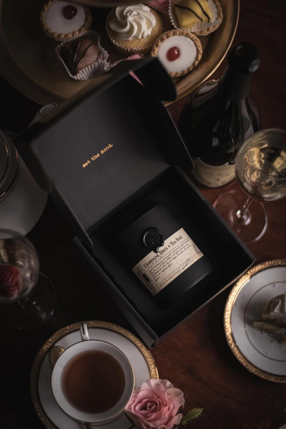 Champagne Doux & Tea Rose Candle 330g